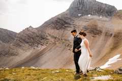 helicopter-elopement-Banff-heli-wedding-Canmore-rockies-heli-wedding3